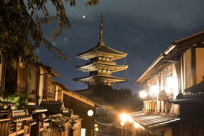 geisha-streets-real-kyoto-magical-night-w-kyoto-snack