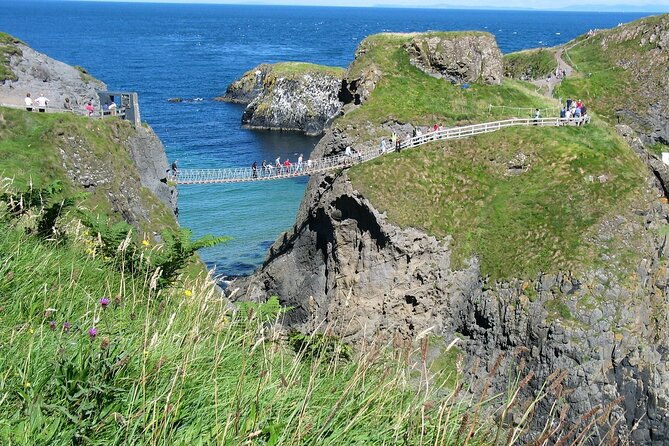 giants-causeway-and-belfast-city-murals-tour-inc-game-of-thrones-dark-hedges