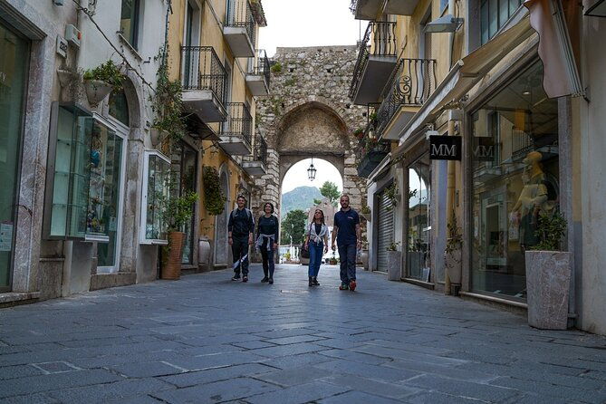 giardini-naxos-taormina-and-castelmola-white-lotus-from-catania