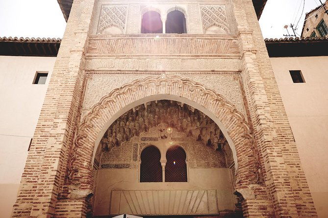 golden-hour-in-granada-sunset-walking-tour-with-play-granada