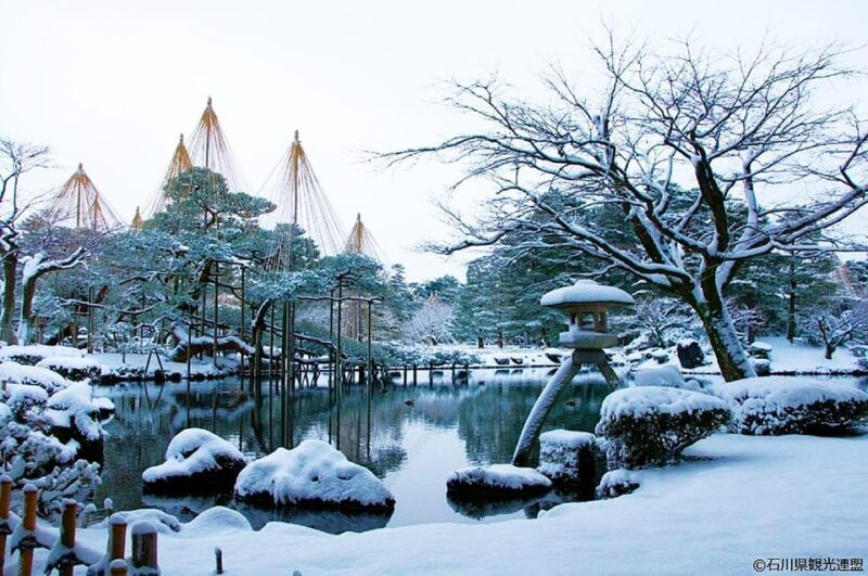 guided-bus-and-walking-tour-of-kanazawa-main-kenrokuen