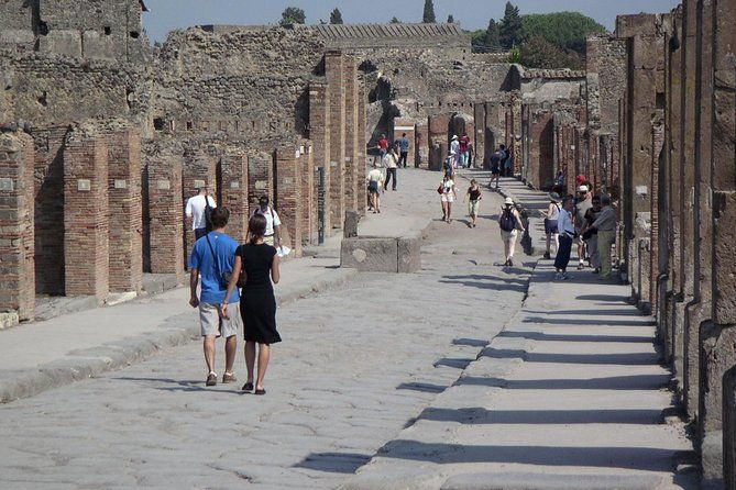 guided-day-tour-of-pompeii-and-herculaneum-with-light-lunch