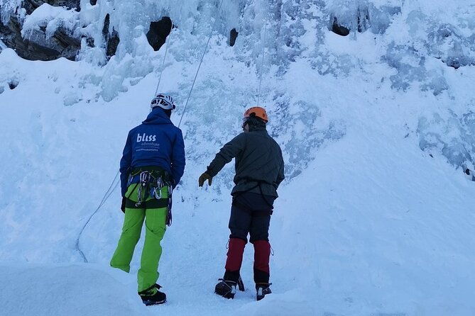 guided-ice-climbing-activity-in-pyha