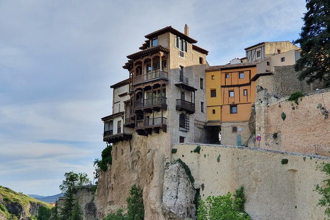 guided-tour-medieval-basin-monuments