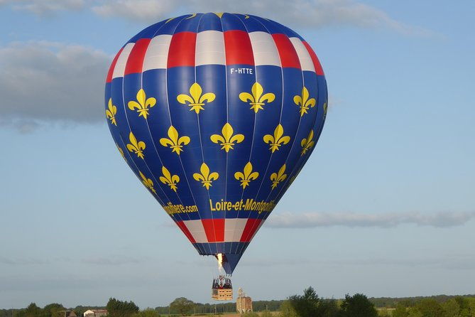 hot-air-balloon-flight-over-the-castle-of-chenonceau-france