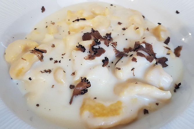 italian-cocktail-art-of-making-pasta-cooking-class-in-unique-milan-location