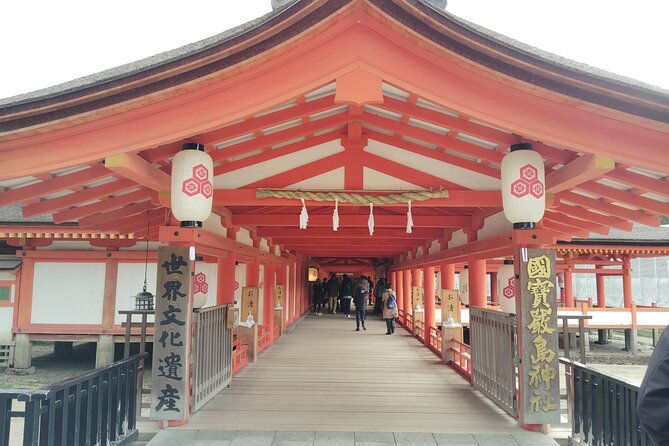 itsukushima-shrine-tour-with-local-guide