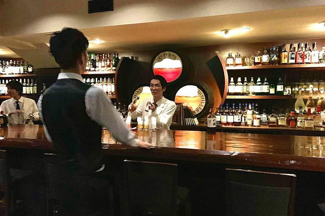 japanese-whisky-tasting-experience-at-local-bar-in-tokyo