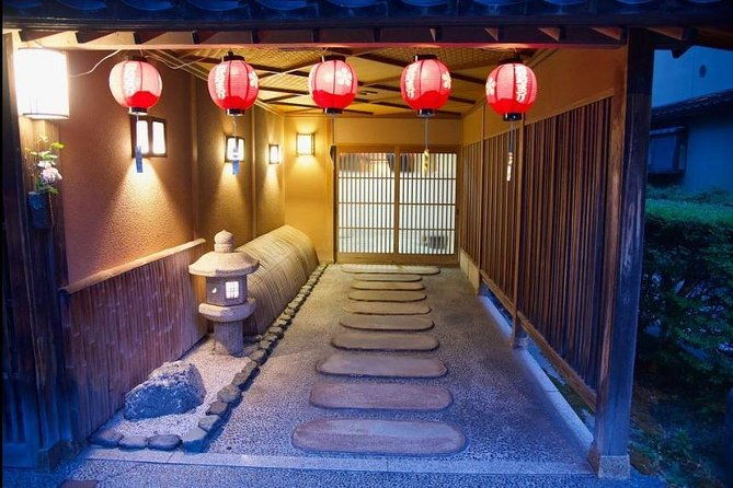 kanazawa-night-tour-with-local-meal-and-drinks