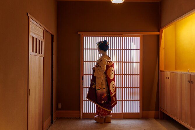 kyoto-geisha-encounter-and-cultural-gion-walking-tour