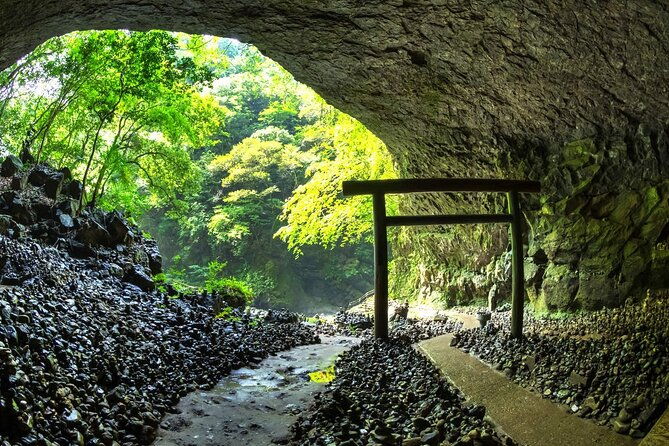 kyushu-kamishiromi-shrine-amano-iwato-and-takachiho-gorge-tour