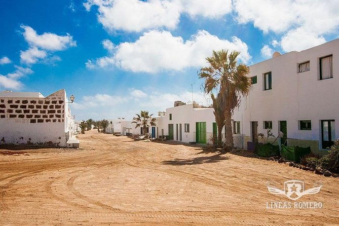 la-graciosa-at-your-leisure-bus-transfer-and-return-ferry-ticket