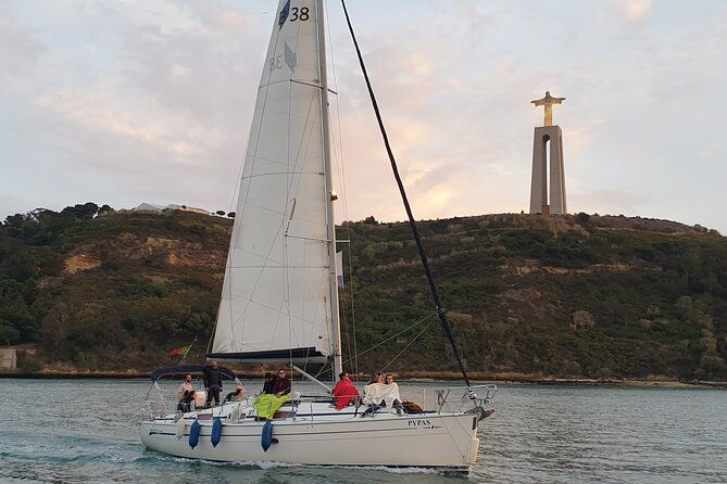 lisbon-private-sailing-cruise-with-locals