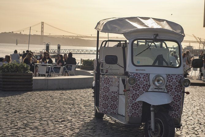 lisbon-street-art-private-tuk-tuk-tour-with-pickup