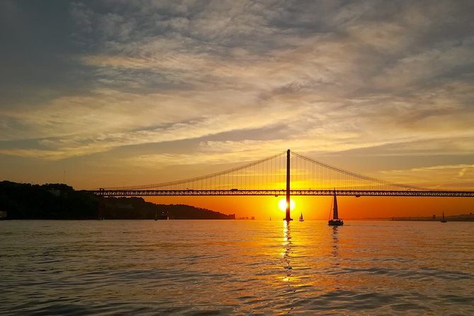 lisbon-sunset-sailing-cruise-with-a-drink-2h-small-group-tour