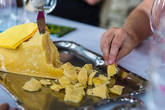 lucerne-ch-experience-cheese-chocolate-chapel-bridge-chateau