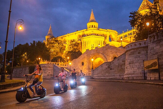 luna-e-scooter-rent-for-sightseeing-in-budapest