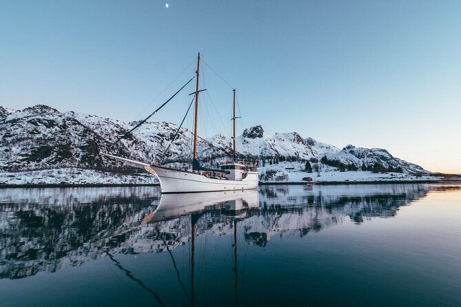 luxury-northern-lights-yacht-cruise-with-hot-tub-dinner