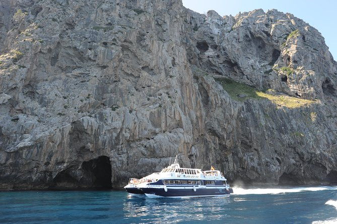 mallorca-in-one-day-sightseeing-tour-with-boat-ride-and-vintage-train