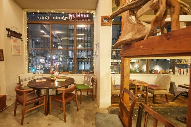matcha-tea-ceremony-in-a-cosy-cafe-in-shimokitazawa-tokyo