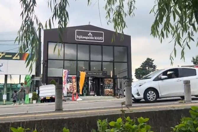 muslim-friendly-mount-fuji-tour-with-english-speaking-chauffeur