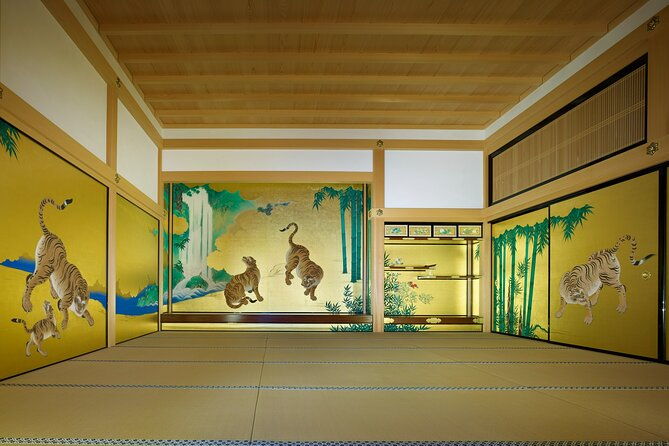 nagoya-castle-cherry-blossom-festival-and-tokugawaen-walking-tour