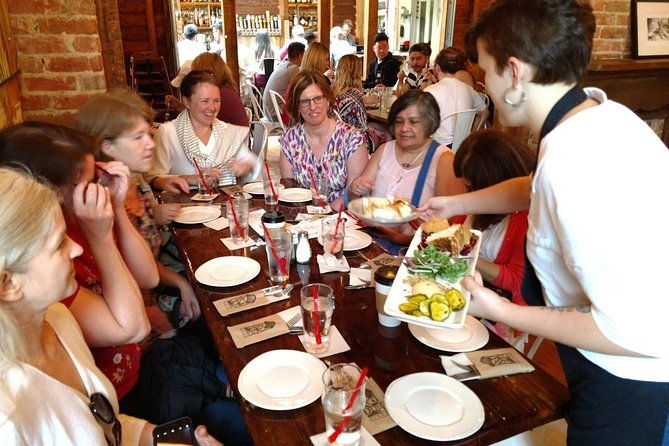 new-orleans-garden-district-food-drinks-history-walking-tour