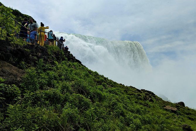 niagara-falls-in-1-day-tour-of-american-and-canadian-sides