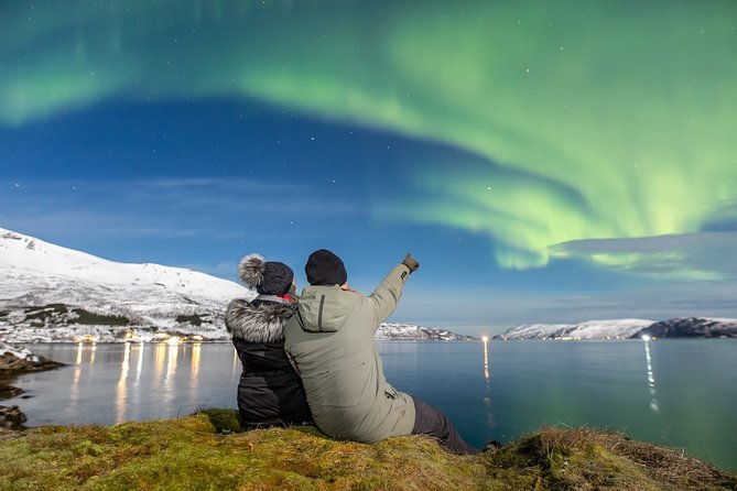 northern-lights-private-tour-with-your-special-ones-greenlander