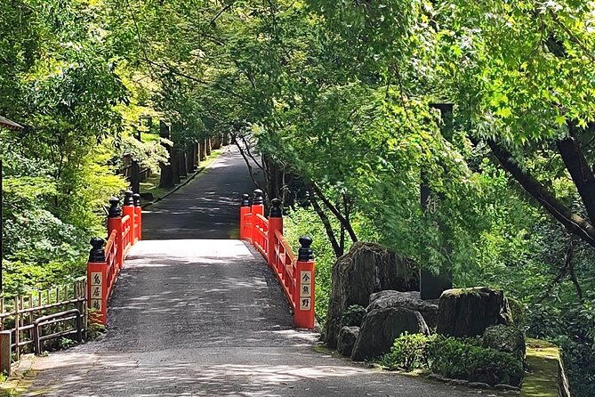off-the-beaten-path-hike-through-kyotos-best-spots