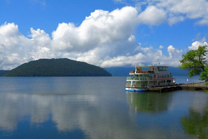 oirase-gorge-and-lake-towada-day-hike-with-government-licensed-guide