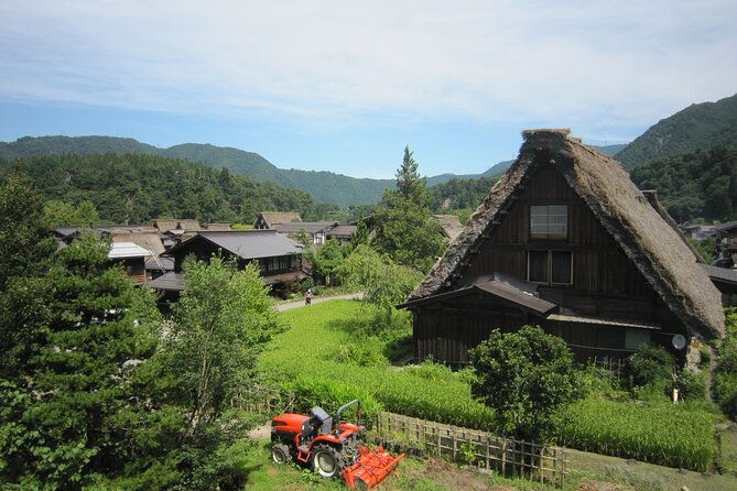 one-day-bus-tour-departing-from-kanazawa-station-shirakawa-go-takayama-tour-platinum-route-bus-tour