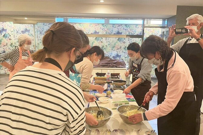osaka-okonomiyaki-cooking-experience