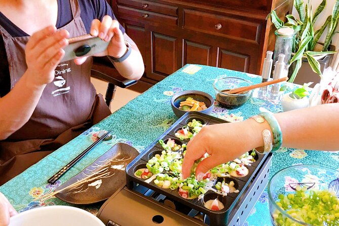 osaka-takoyaki-and-matcha-whisking