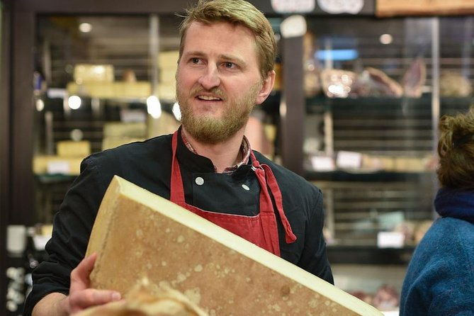 paris-art-of-pairing-cheese-and-wine-tasting-in-a-cheese-cellar