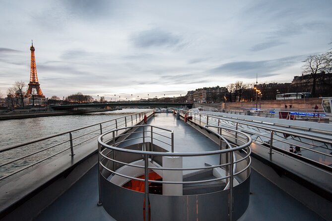 paris-seine-river-dinner-cruise-with-live-music-by-bateaux-mouches