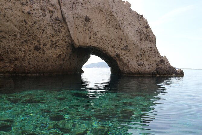 paros-antiparos-private-cruise-on-a-luxurious-saxdor-320
