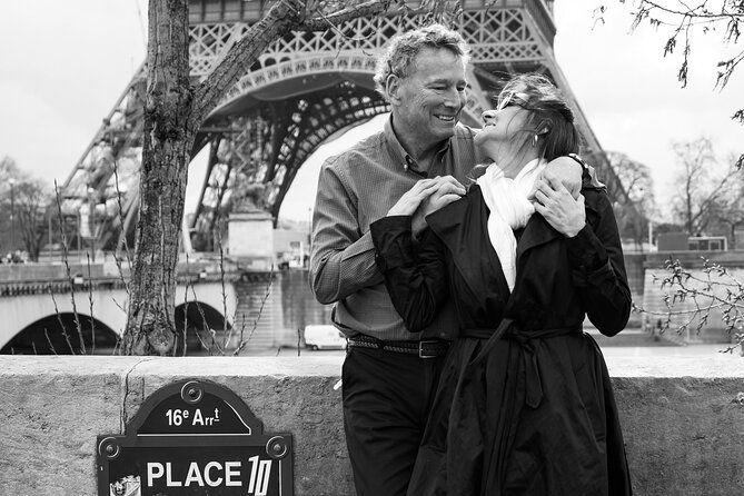 photo-session-in-paris-photographer-at-the-eiffel-tower