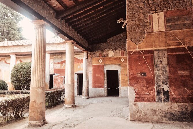 pompeii-small-group-with-an-archaeologist-and-skip-the-line