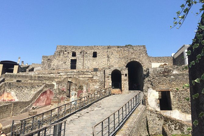 pompeii-wine-tasting-tour-from-sorrento-licensed-guide-included