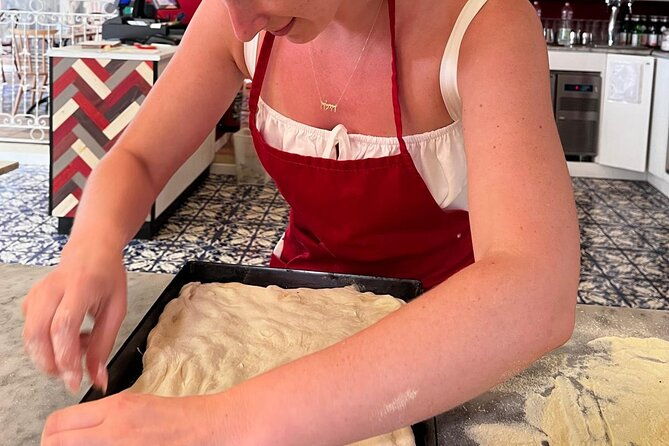 premium-pizza-making-class-at-a-pizzeria-in-como