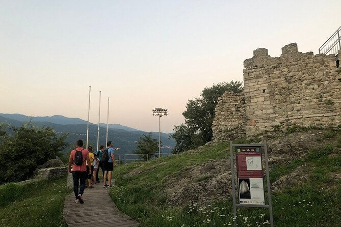 private-2-hour-tour-of-the-medieval-castle-over-lake-como