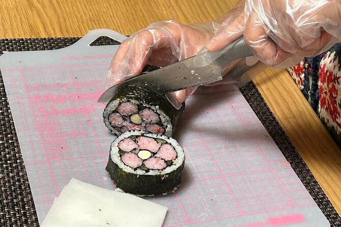private-art-sushi-roll-class-in-kyoto