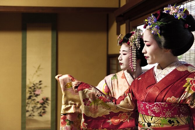 private-banquet-with-maiko-and-geiko-after-dinner