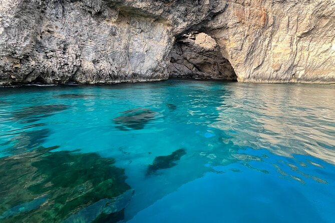 private-boat-charter-blue-lagoon-crystal-lagoon-and-comino