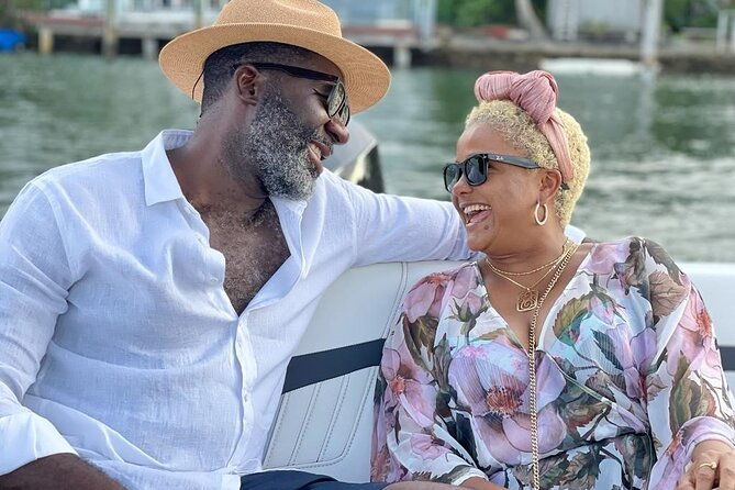 private-boat-ride-in-miami-with-experienced-captain-and-champagne