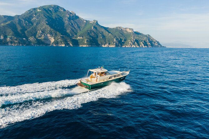 private-boat-tour-along-the-amalfi-coast-or-capri