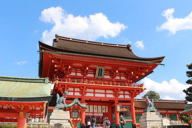 private-fushimi-inari-sightseeing-and-nishiki-food-tour