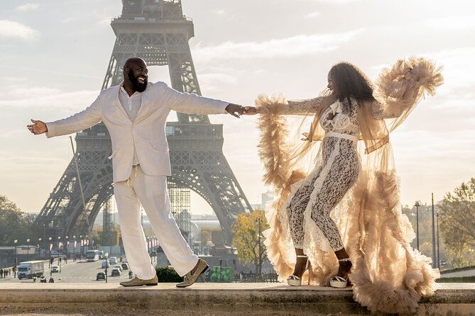 private-guided-professional-photoshoot-by-the-eiffel-tower