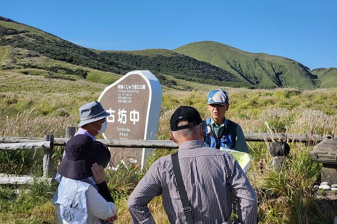 private-guided-tour-mt-aso-volcano-grasslands-aso-shrine